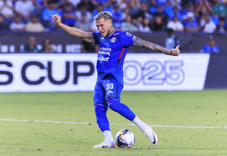 记者:迈阿密国际引进皮奥维仍未达成协议,蓝十字要价700万美元