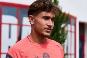 拜仁官方:比朔夫因阑尾炎手术将缺席对阵莱比锡的比赛